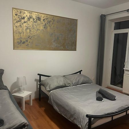 Plaza De Luxe Appartement Bratislava Buitenkant foto