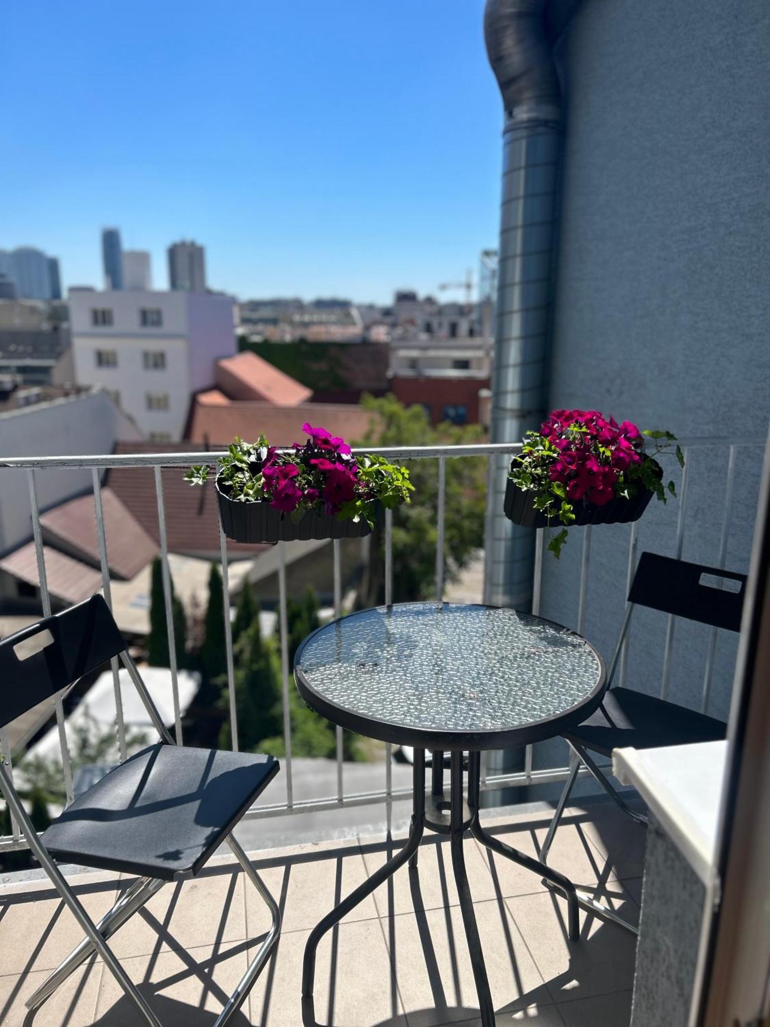 Plaza De Luxe Appartement Bratislava Buitenkant foto