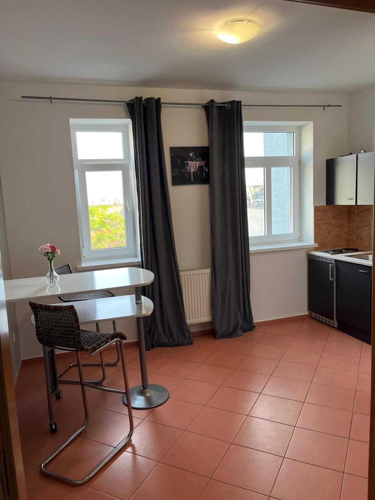 Plaza De Luxe Appartement Bratislava Buitenkant foto